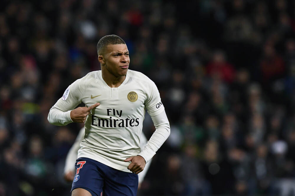 韩称朝鲜向半岛东部海域发射不明飞行物